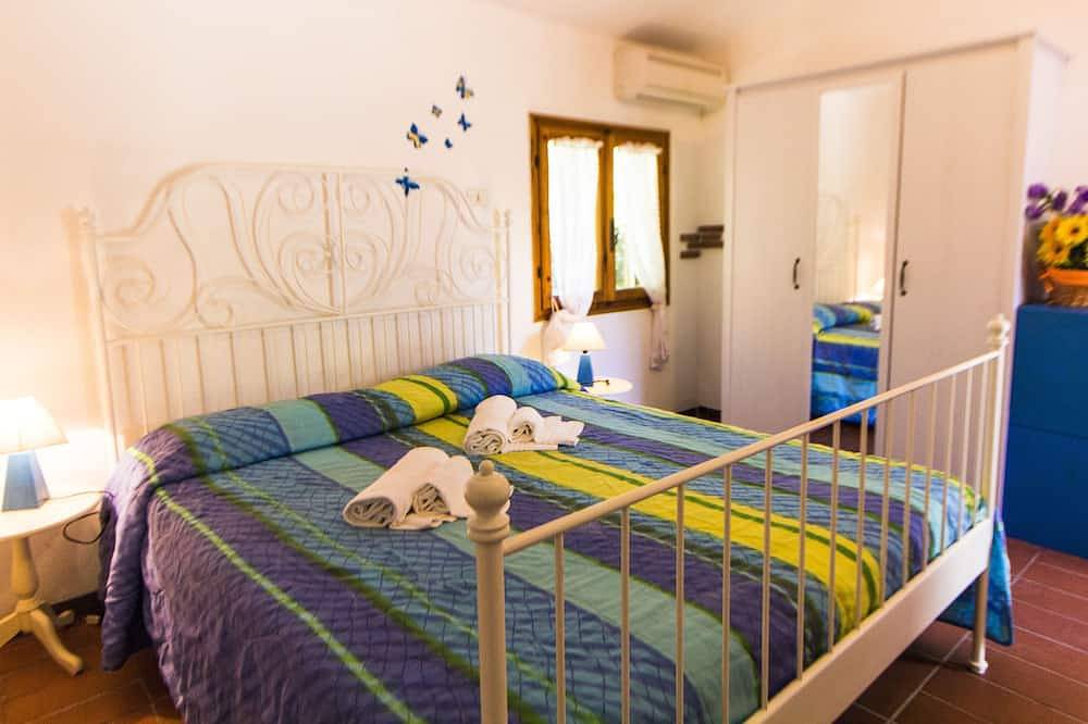 Small Villa near the Pool in a fantastic Park in Campiglia Marittima, Etruskische Küste