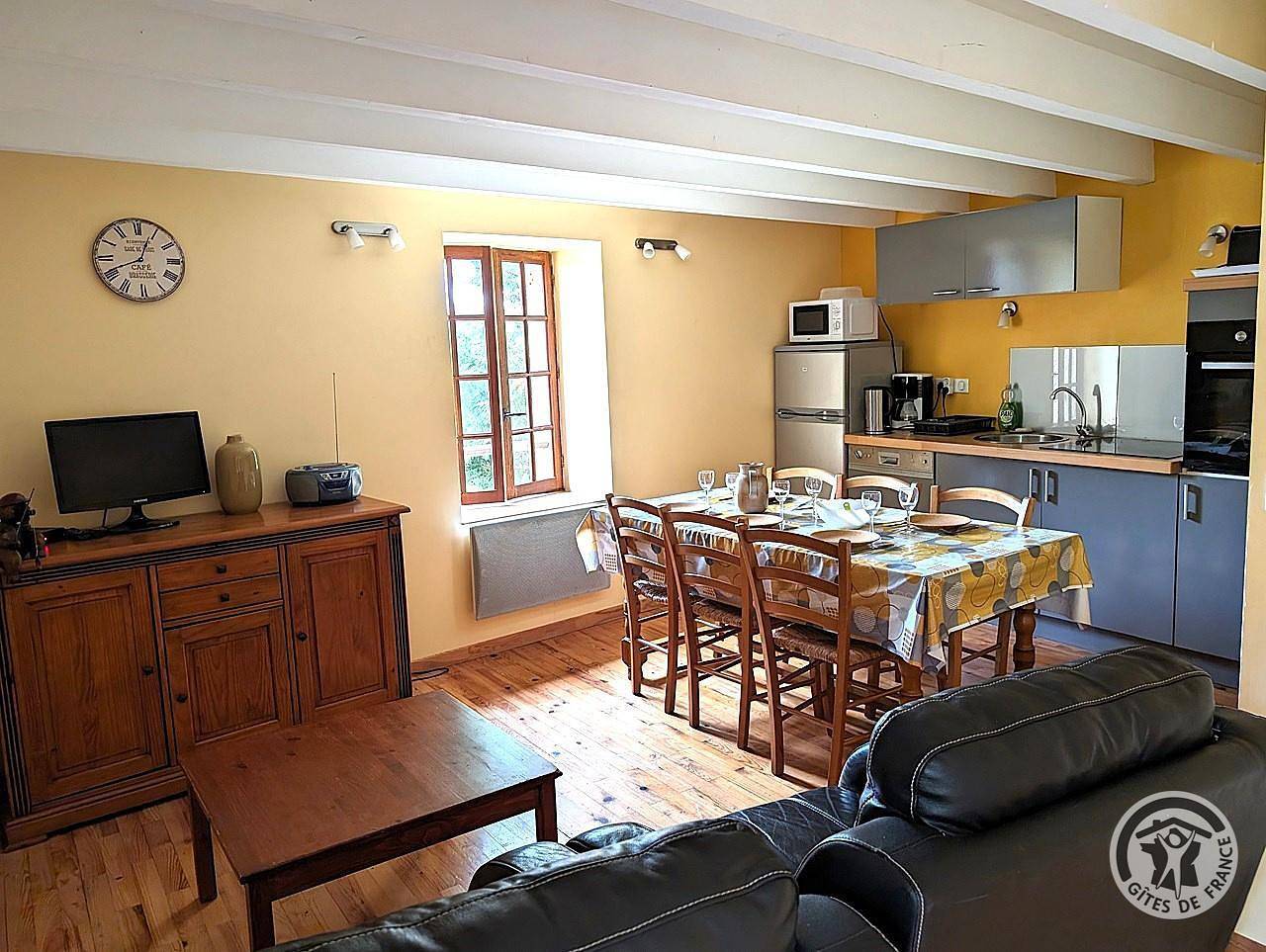 Le Gîte du Cèdre bleu in Ronno, Région de Villefranche-sur-Saône
