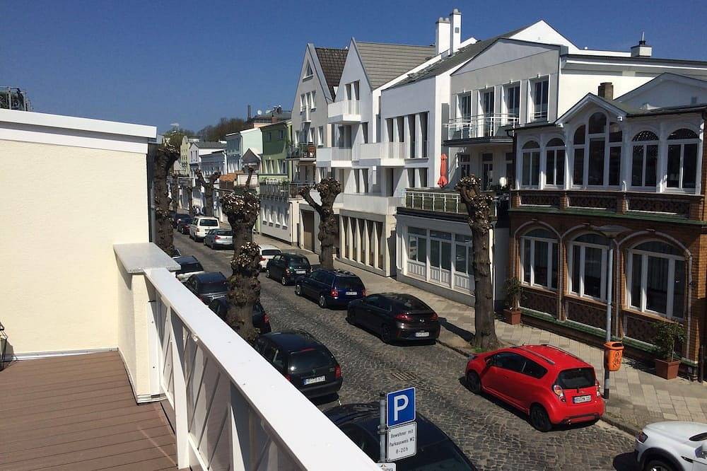 Entire apartment, \"Seelenstreichler\" - 54 sqm with large sunny balcony and wood-burning fireplace - central in Warnemünde Strand, Warnemünde