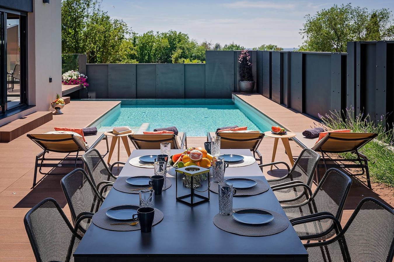 Noble strandnahe Villa mit Meerblick, Privatpool, Gym, nur 700 Meter zum Strand in Poreč, Grad Poreč