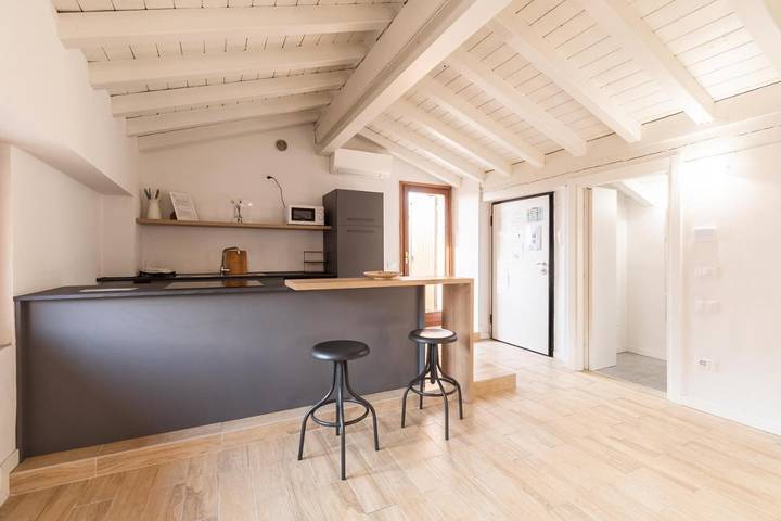 Gîte pour 3 personnes, avec terrasse et vue, animaux acceptés à Brescia - 4