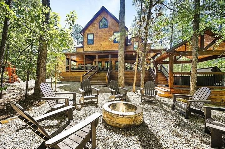 Glamping for 23 people, with yard and hot tub as well as balcony in Oklahoma