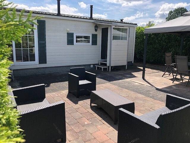 Ferienhaus für 4 Personen, mit Balkon/Terrasse und Terrasse sowie Pool in Udenhout