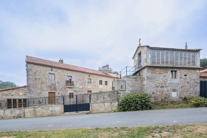 Casa de vacaciones para 14 personas, con piscina para niños y jardín, Familias con niños en Costa da Morte