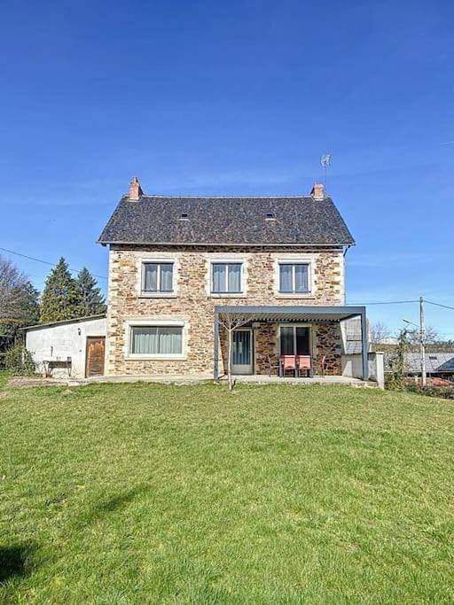 Gîte pour 10 personnes, avec jardin à Druelle