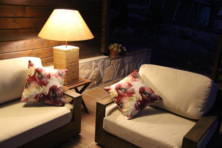 Casa rural para 8 personas, con vistas además de jardín y piscina - 1