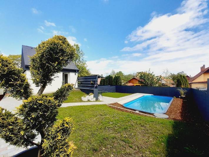 Ferienhaus für 4 Personen, mit Terrasse und Garten sowie Pool in Fonjod