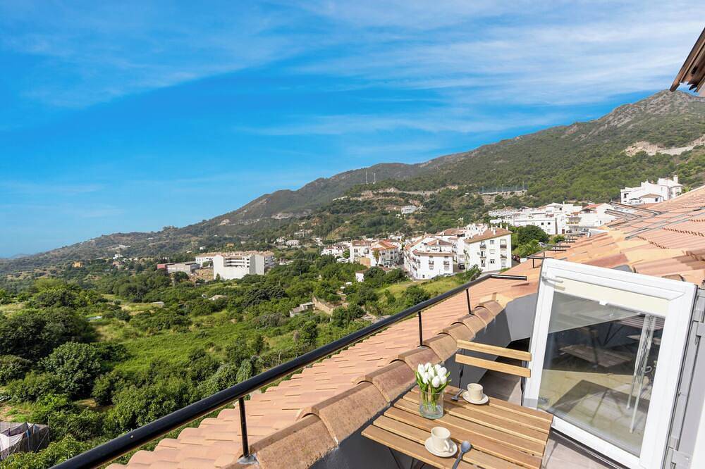 Entire apartment, Dúplex Mar y Montaña in Ojén, Sierra de las Nieves