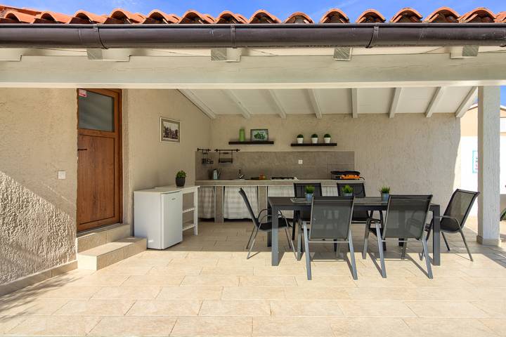 Villa für 4 Personen, mit Balkon/Terrasse und Terrasse sowie Garten und Pool in Kroatien - 3
