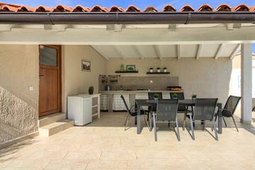 Villa With Pool for 4 People in Sisan, Istria, Photo 4