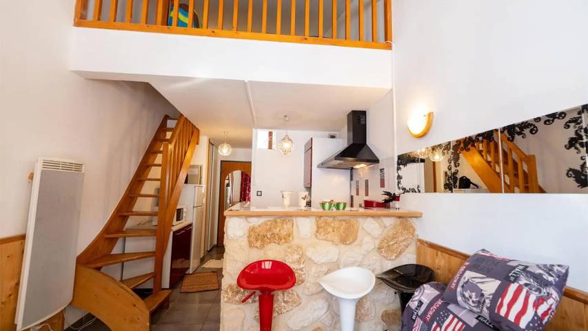 Appartement entier, Studio Mezzanine 'Le Thabor' avec vue sur montagne et balcon in Valfréjus, Modane