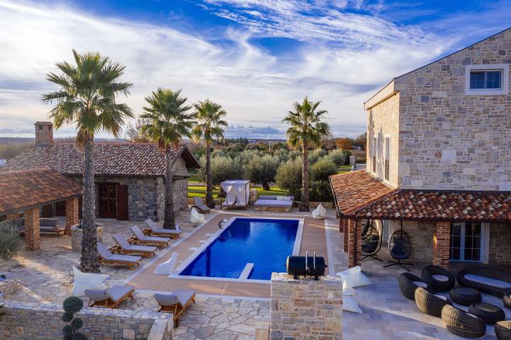 Villa pour 16 personnes, avec jardin ainsi que jacuzzi et sauna, adapté aux familles à Nin - 4