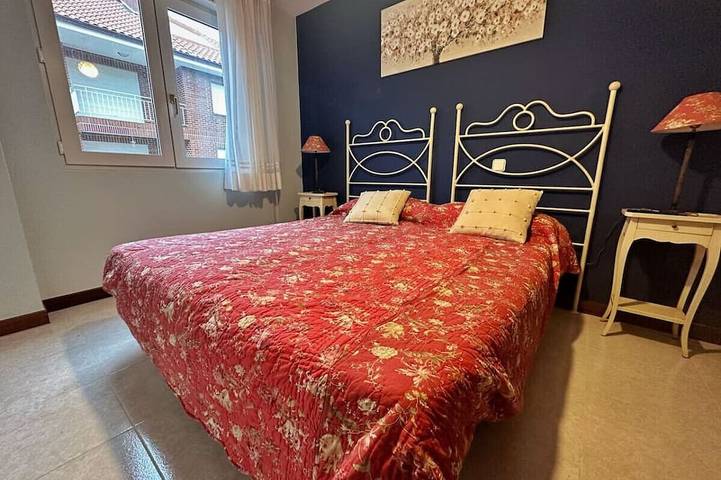 Appartement entier, Junto a la playa, en ajo con piscina y 2 dormitorios in Ajo, Bareyo