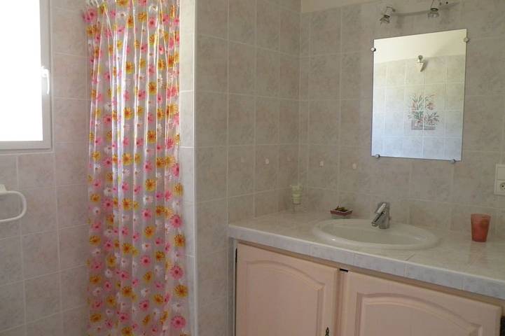 Gîte pour 5 personnes, avec terrasse et jardin à Baudinard-sur-Verdon - 4