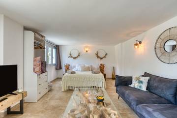 Gîte pour 2 Personnes dans Saint-Laurent-d'Aigouze, Région de Nîmes, Photo 2