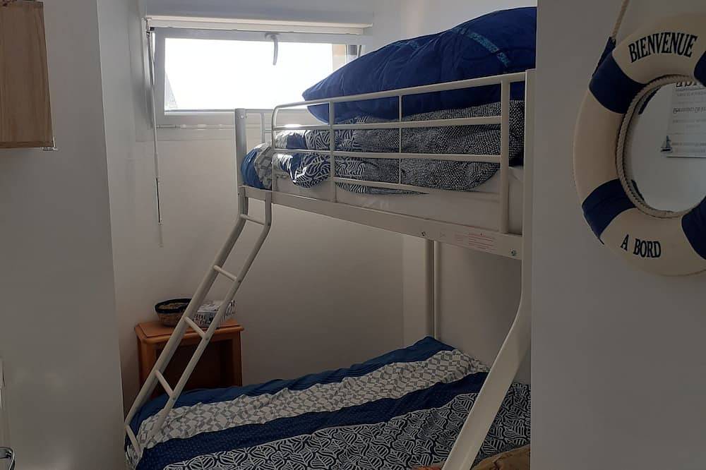 Entire apartment, Studio Cabin 100 meters from the beach in Sainte Cécile Plage, Camiers