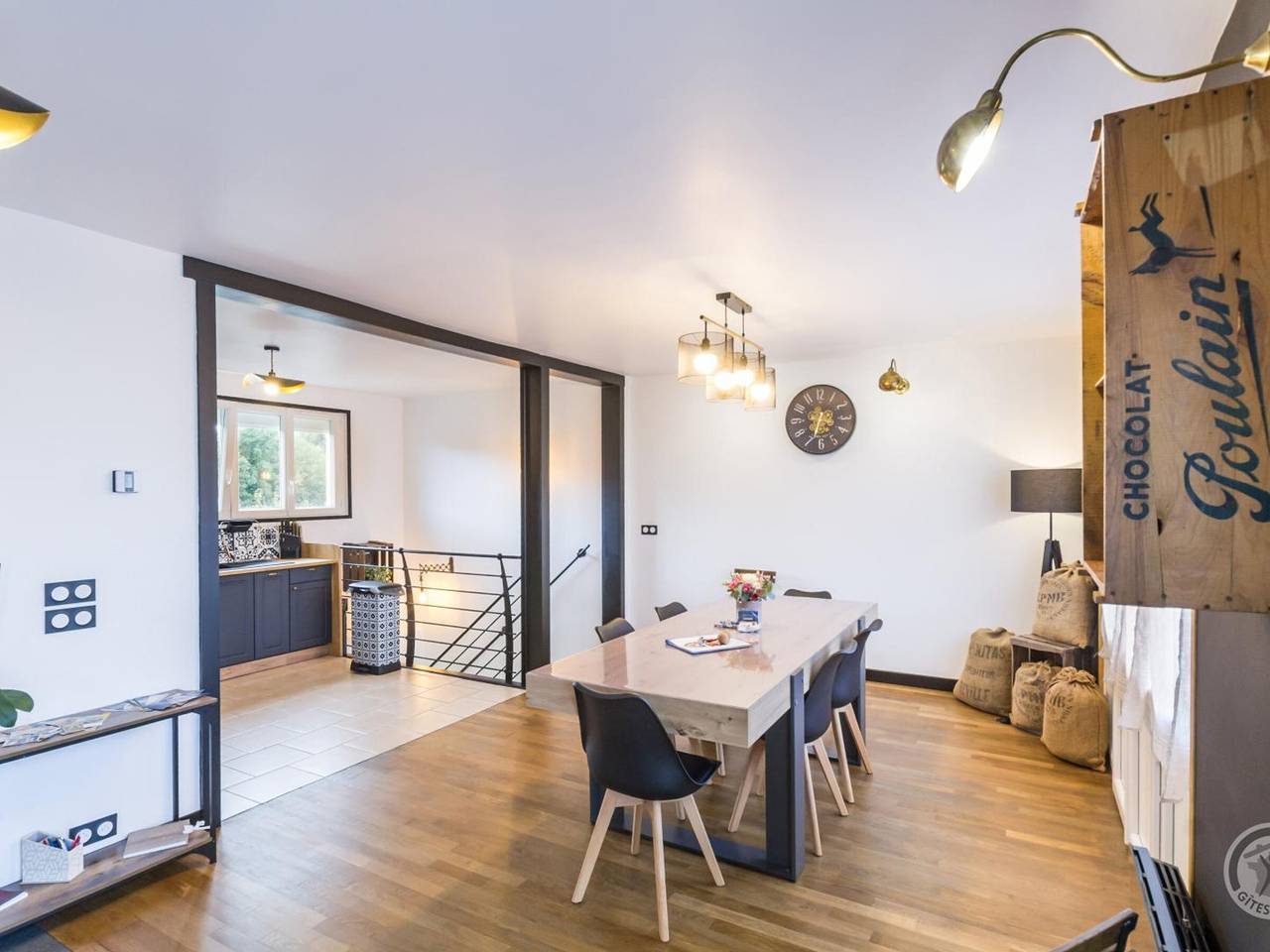 Maison rénovée avec jardin clos et vue historique in Quettehou, Région de Cherbourg