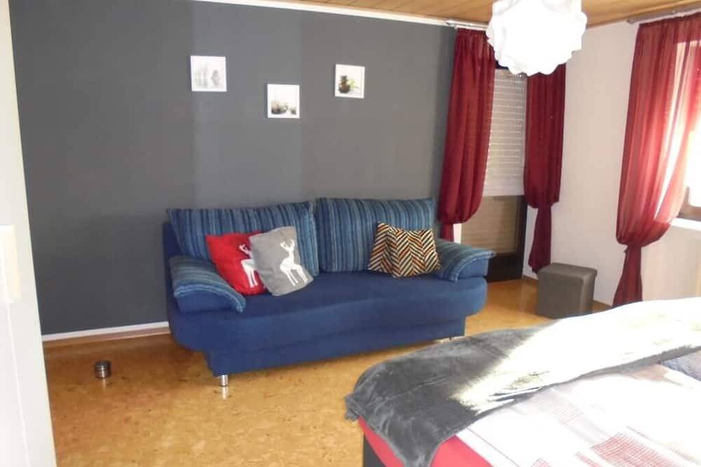 Ganze Wohnung, Wohlfühl Ferienwohnung für bis zu 3 Personen mit Boxspringbett inmitten wunderbarer Natur in Rötz, Ostbayern