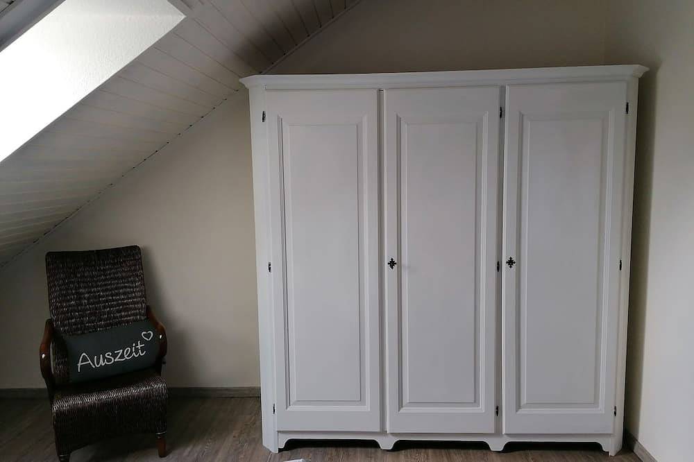 Ganze Wohnung, Ferienwohung (55qm) mit Südlage und Terrasse in Hildfeld, Winterberg