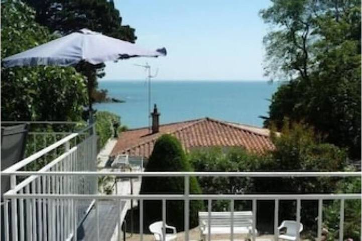 Gîte pour 4 personnes, avec balcon ainsi que jardin et jacuzzi, animaux acceptés dans Port de Gourmalon - 4