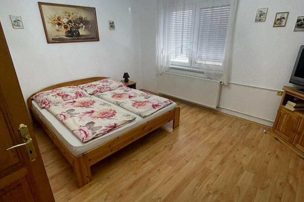 Sehr schönes Ferienhaus mit grossem Pool uneinichtbares Grundstück in Balatonszentgyörgy, Plattensee Südufer