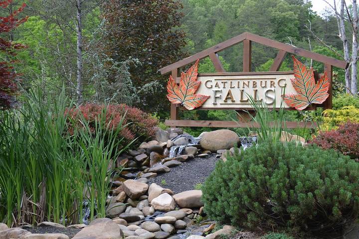 Holiday rental for 6 people, with hot tub and balcony as well as pool in Blue Ridge Mountains