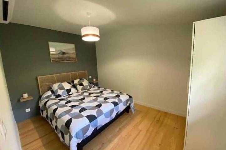 Gîte pour 2 personnes, avec piscine ainsi que jardin et terrasse à La Rivière - 2