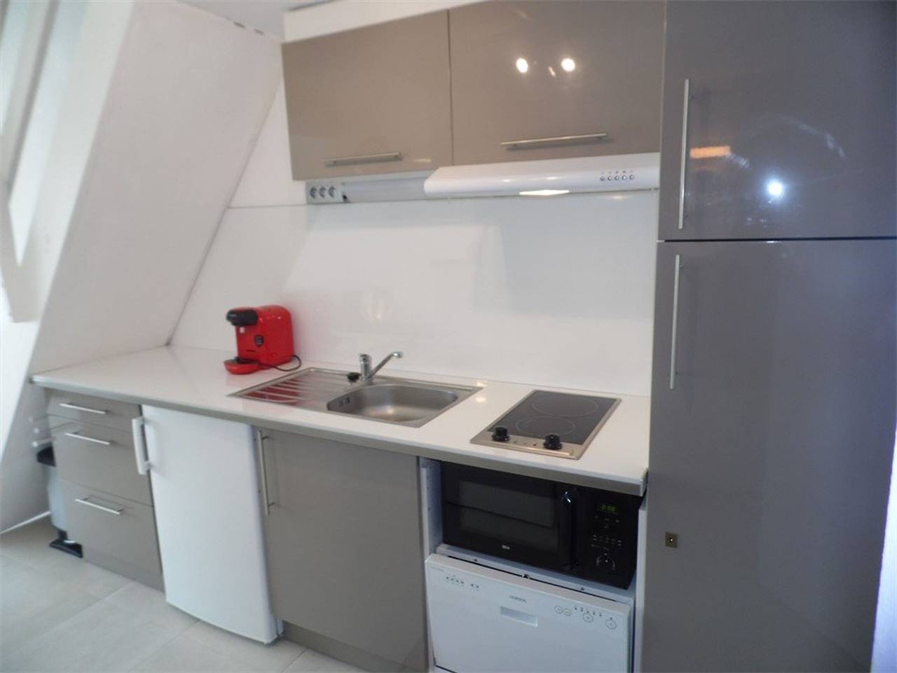 Studio entier, Studio mezzanine avec loggia, 4 couchages, parking privé in Grau-d'Agde, Agde