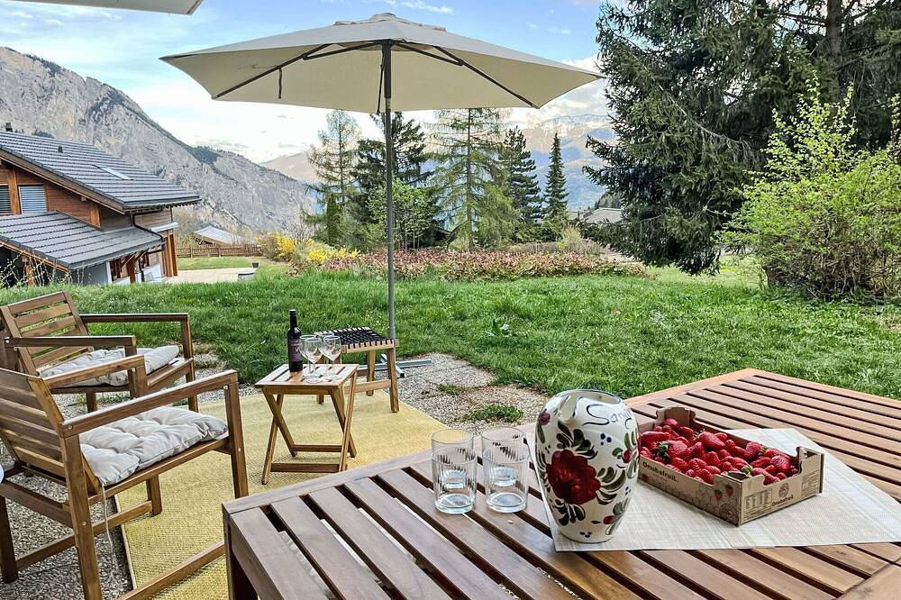 Wunderbares alleinstehendes Ferienhaus für 6 Gäste mit  W-Lan, Tv, Terrasse und Parkplatz in Ovronnaz, Chamoson