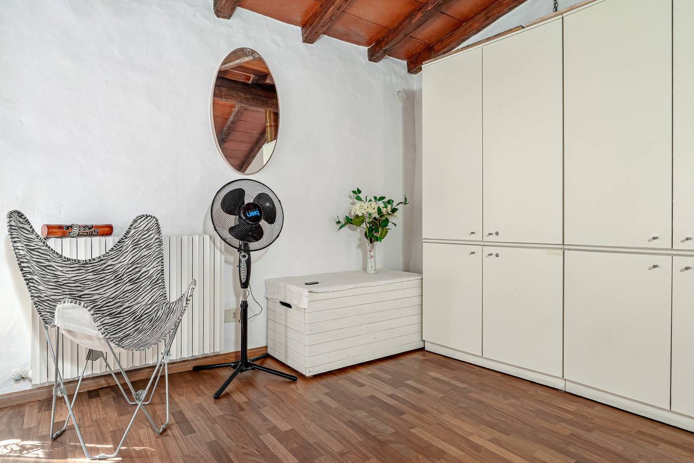 Dreibettzimmer mit Bergblick, Gemeinschaftsterrasse und Wlan in Telti, Olbia-Tempio