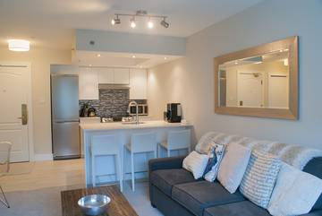 Glamping for 4 Guests in Whistler, Whistler Blackcomb, Picture 3