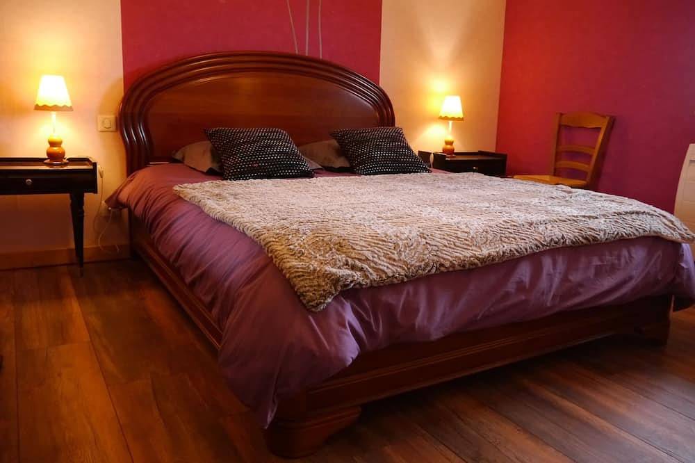 Rest on the farm with our 10 horses in the heart of nature.  Wifi works. in Droyes, Haute-Marne