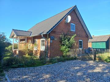 Ferienhaus für 6 Personen, mit Garten und Terrasse in Neukirchen