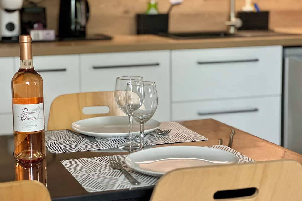Appartement entier, Le 29 Grimaldi, charmant studio calme, proche Festival de piano, et Luberon in La Roque-d'Anthéron, Région d'Aix-en-Provence