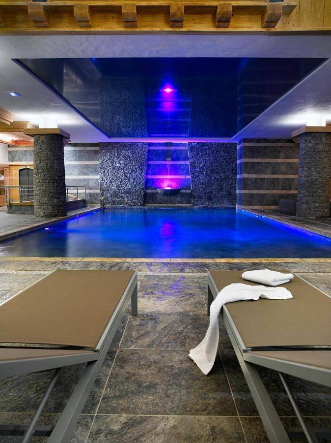 Appart’hôtel pour 8 personnes, avec sauna et jacuzzi ainsi que piscine et balcon