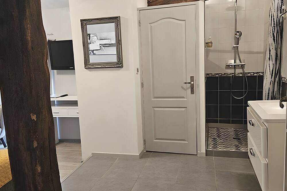 Habitación familiar cerca de Futuroscope - Desayuno incluido y piscina compartida in Neuville-de-Poitou, Vienne