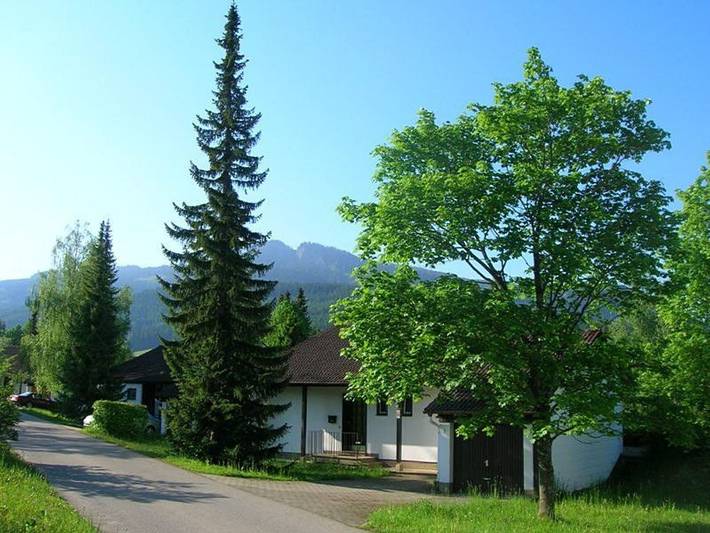 Ferienpark für 6 Personen, mit Garten und Pool sowie Terrasse in Nesselwang