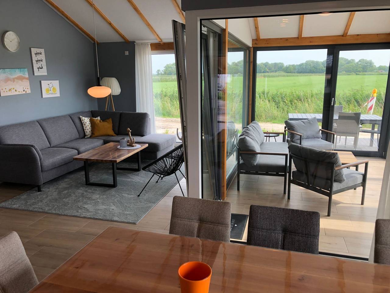 Gemütliche Ferienwohnung mit Terrasse, WLAN und Parkplatz, 1000 m vom Strand entfernt in Eckwarderhörne, Butjadingen