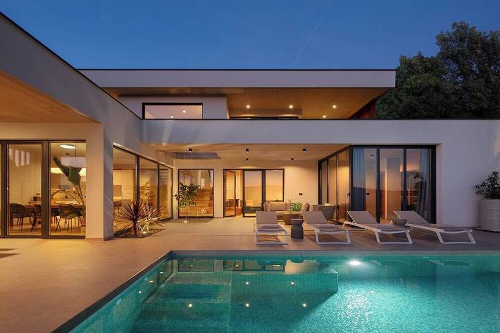 Villa für 6 Personen, mit Balkon und Whirlpool sowie Garten und Sauna