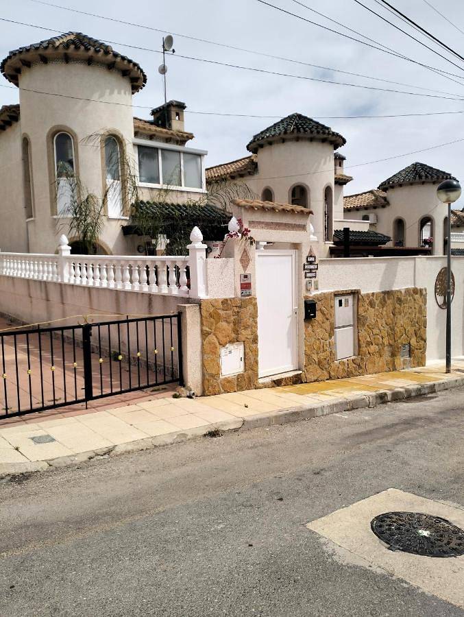 Casa rural para 6 personas, con piscina además de terraza y jacuzzi en San Miguel de Salinas - 2