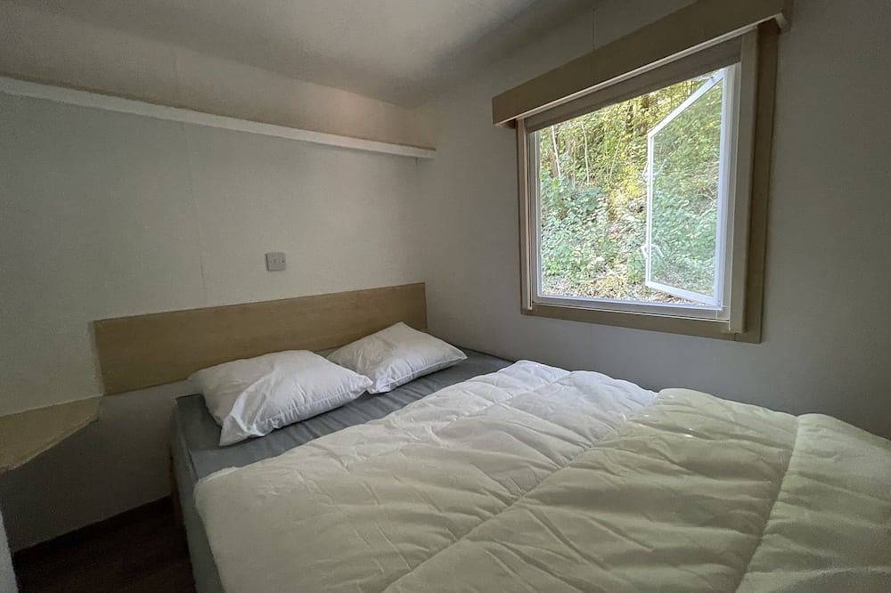Mobil Home 6 personnes à Montaigu Plage - Vue lac in Montaigu-de-Quercy, Quercy