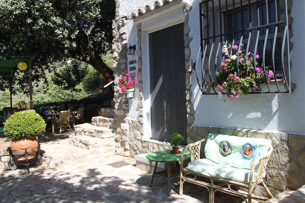 Little corner of paradise with large wooded garden for nature lovers in Colmenar, Málaga Province