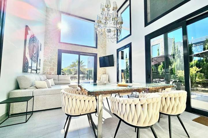 Strandnahe Design-Villa im Bauhausstil, Pool, Highspeed Internet, Klima/ Heizung in Cala Murada, Manacor