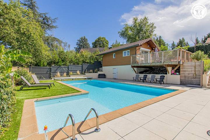 Gîte pour 2 personnes, avec jardin et piscine dans Beaujolais