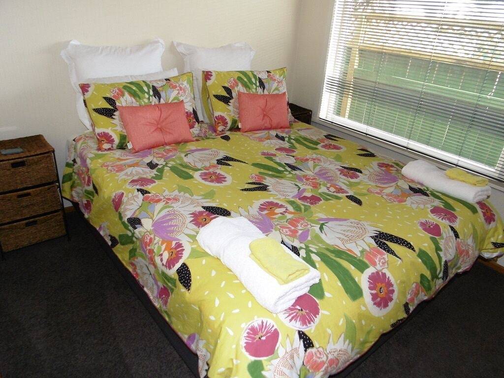 Twin Palms - Kostenlose Wäsche, Reinigung, Wifi & Frühstück. in Kapiti Coast District