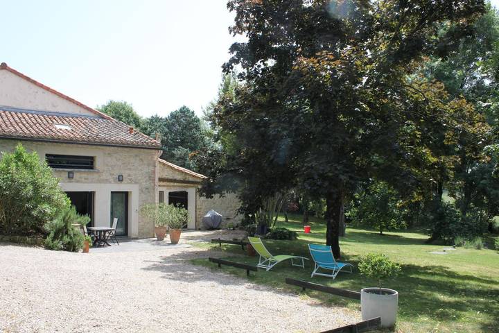 Gîte pour 2 personnes, avec Terrasse et Jardin à Lamillarié