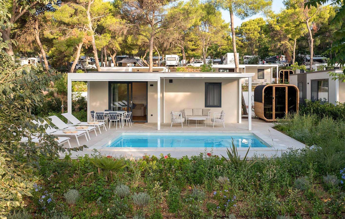 Gemütliche 2-Zimmer-Wohnung mit Pool, in der Nähe des Strandes Stari Porat in Seget Vranjica, Split-Dalmatien