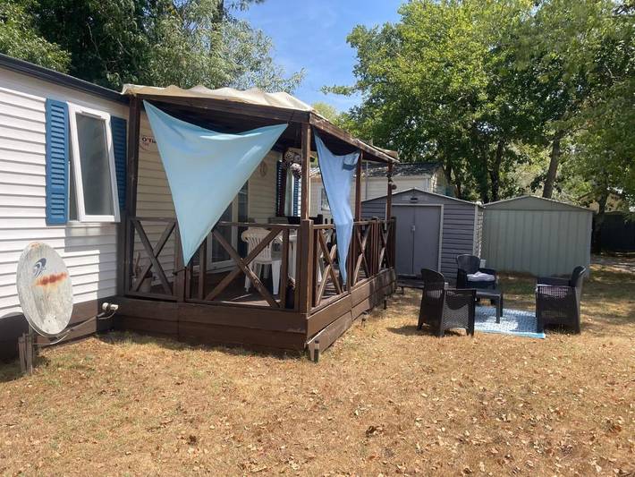 Camping pour 6 personnes, avec Terrasse ainsi que Jardin et Piscine