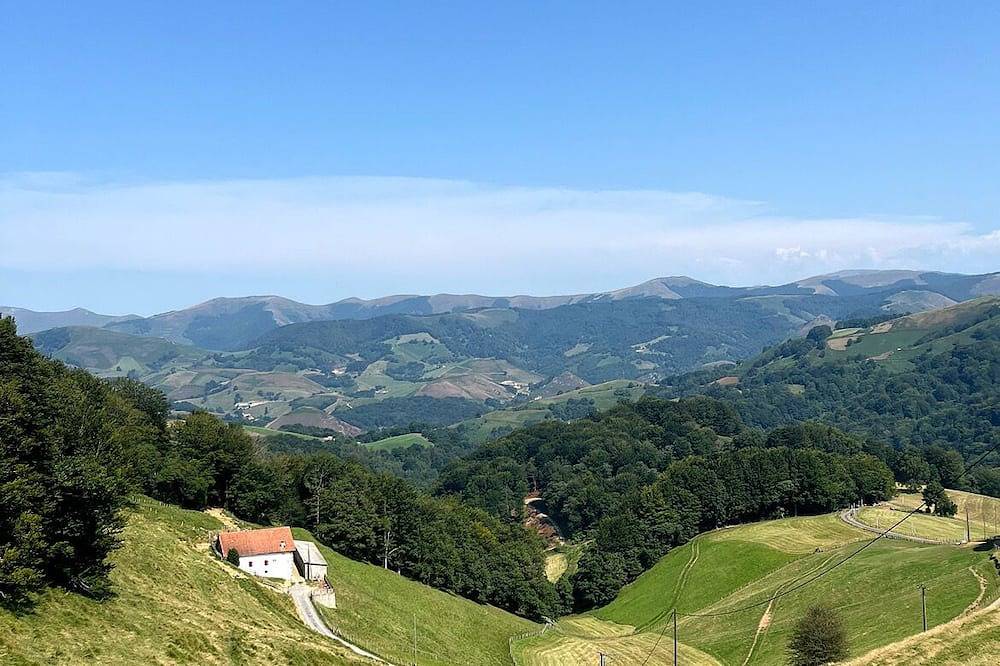 Renovated Basque house in the middle of meadows in Urepel, Region de Bayona