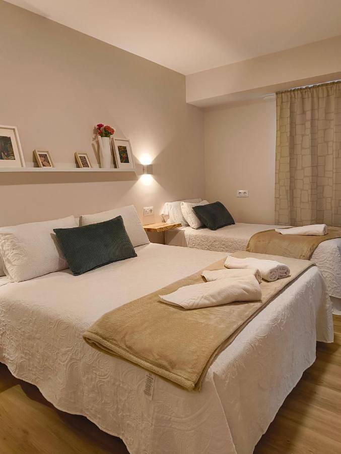 Gîte pour 2 personnes, avec vue et piscine ainsi que terrasse et jardin à Padrón - 2